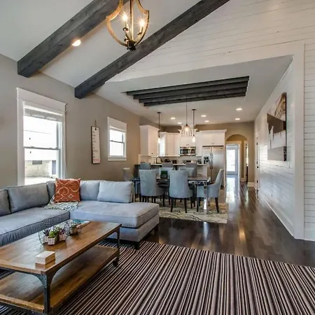 Nashville Bungalow With Fenced Yard